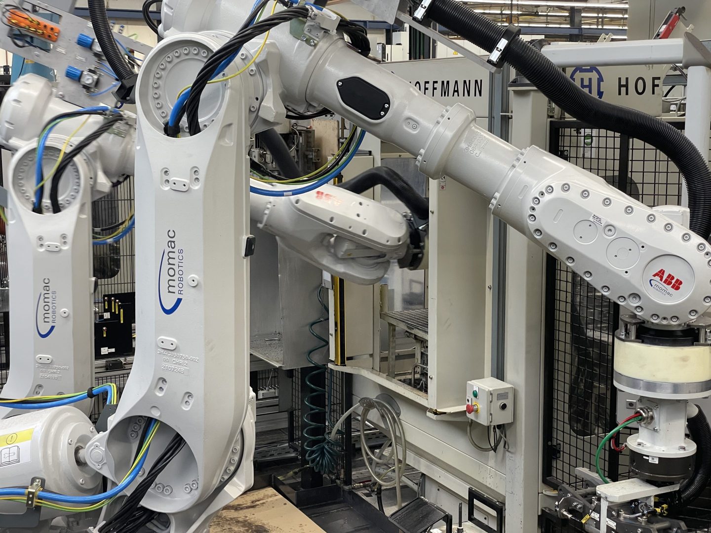 ABB Roboterzelle, Automatisierungstechnik momac Robotics