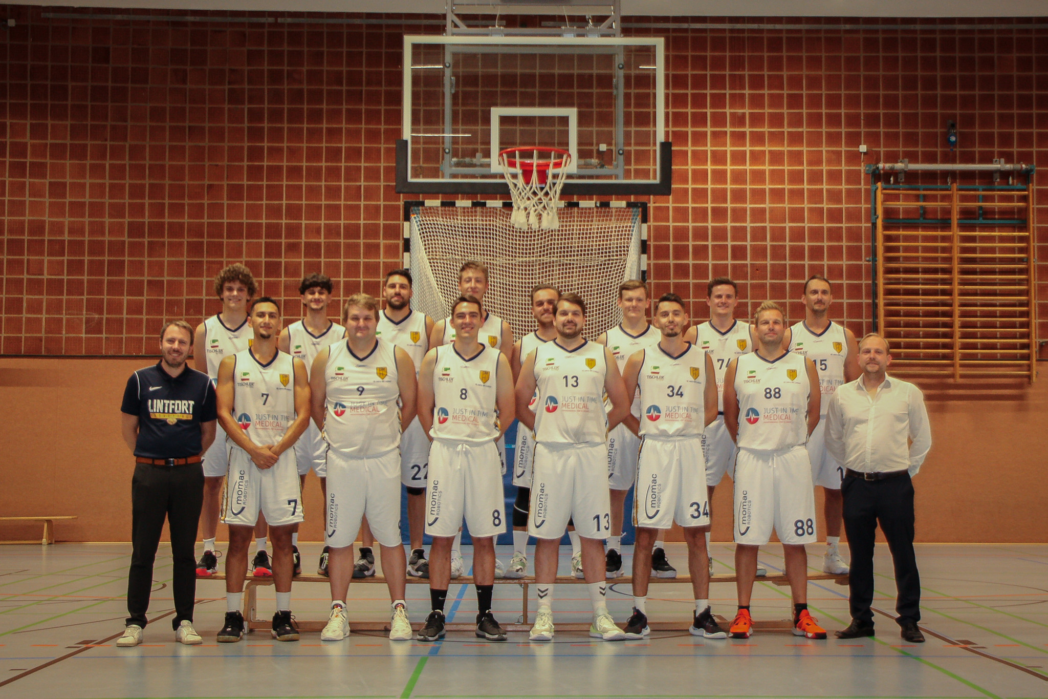 momac sponsert die die Basketballer der BG Kamp-Lintfort