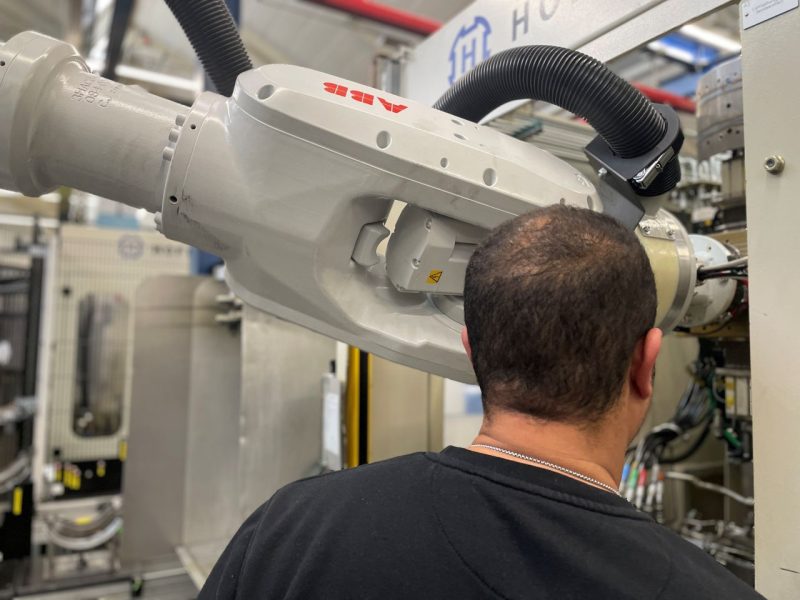 Roboterprogrammierung - Roboterzellen von momac Robotics Moers Roboterprogrammierung - Roboterzellen von momac Robotics Moers