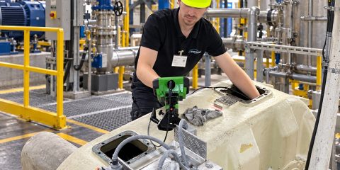 Getriebeendoskopie mit einem Videoendoskop an einem Industriegetriebe zur Beurteilung des Getriebezustands im Rahmen eines Getriebeservice - momac Moers Getriebeendoskopie mit einem Videoendoskop an einem Industriegetriebe zur Beurteilung des Getriebezustands im Rahmen eines Getriebeservice - momac Moers