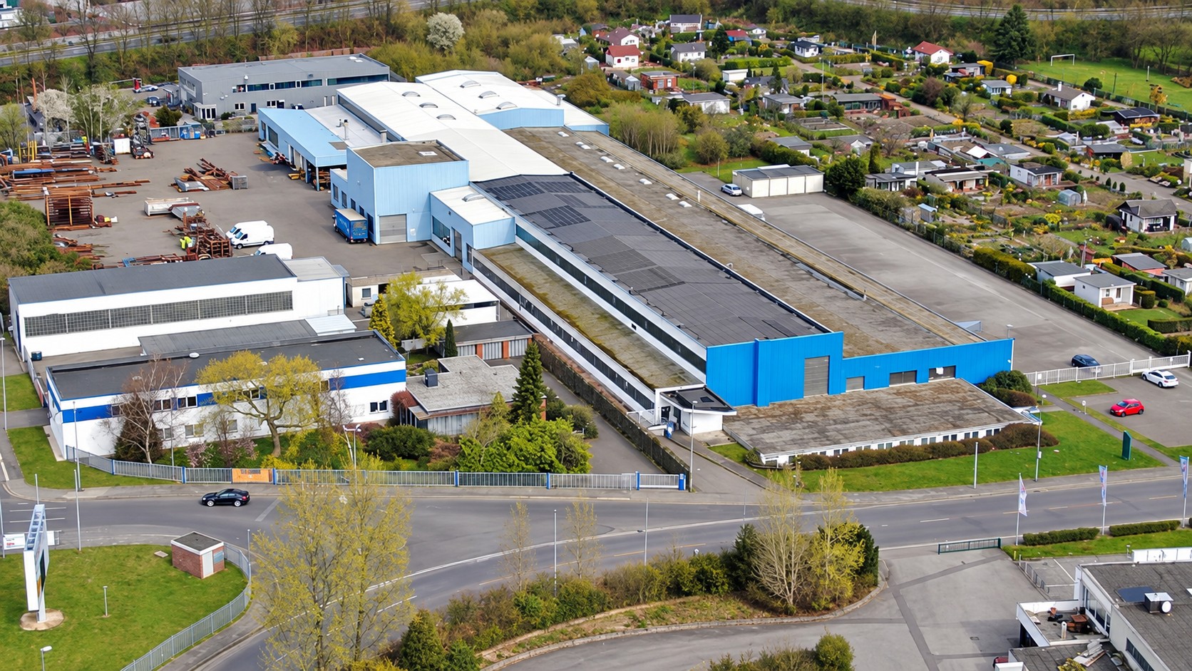 Luftaufnahme des Firmengeländes der momac Gruppe in Moers - Instandsetzung von Industrieller Antriebstechnik sowie Fertigungsautomatisierung und Intralogistik mit FTS / AMR